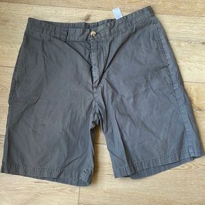 Vineyard, vines, men’s flat front gray shorts